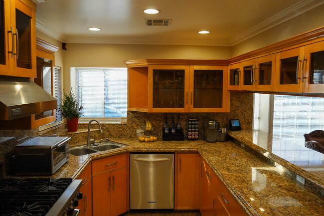 Kitchen - 2545 Iowa Ave