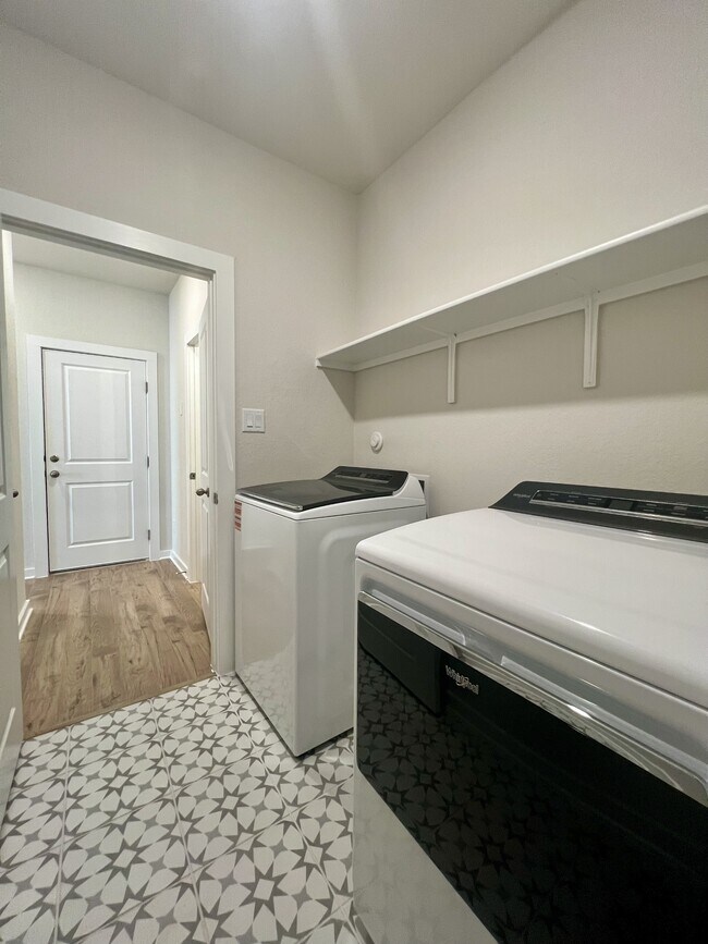 Building Photo - 14438 Inspiration Pt