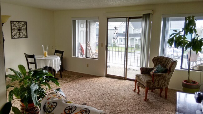 Living Room - 130 Garfield St