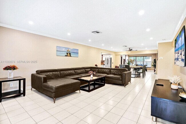 Building Photo - 947 Washington St