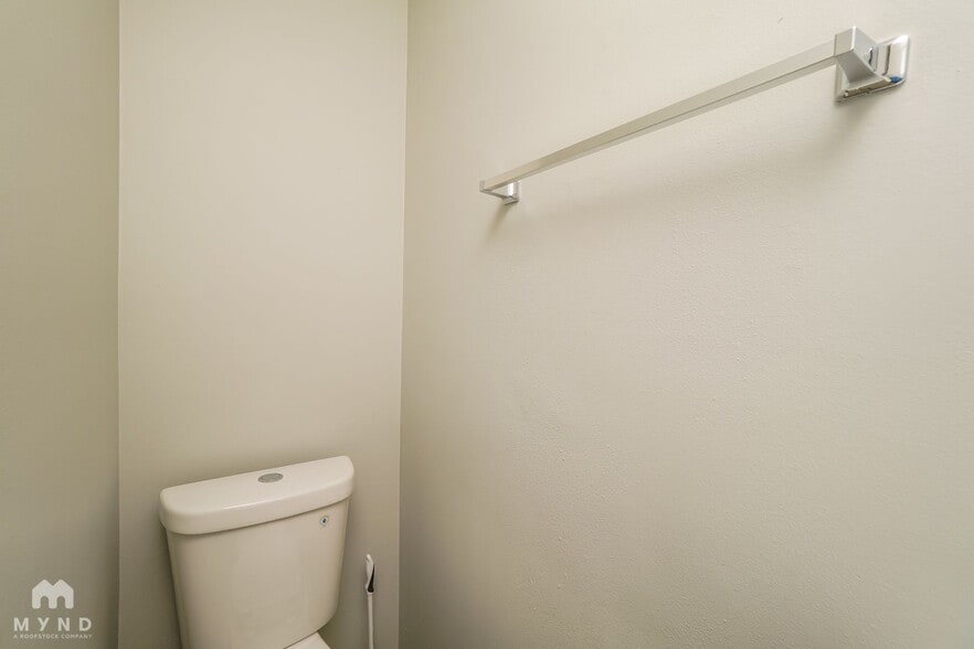 Building Photo - 6009 Applegate Dr