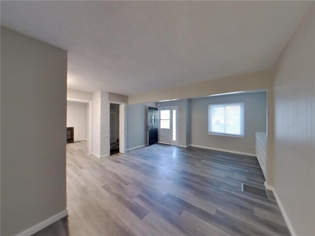 Building Photo - 5406 Utah Ave N