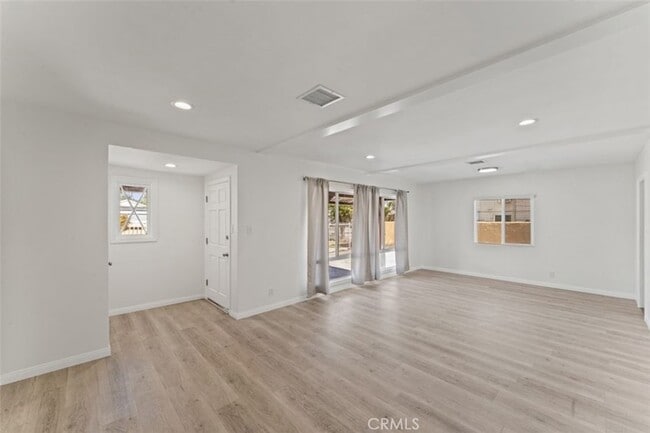 Building Photo - 14722 Strathern St