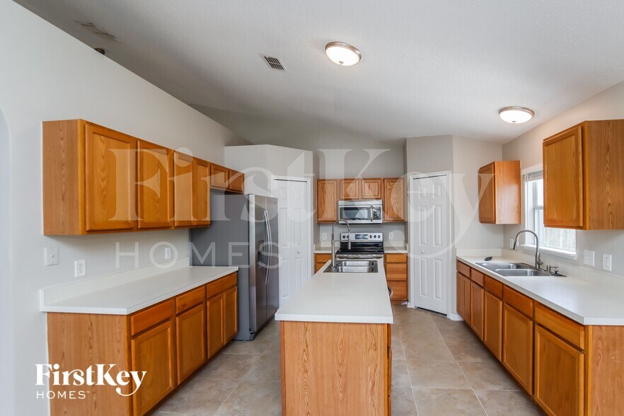 Building Photo - 1686 Whiting St SE