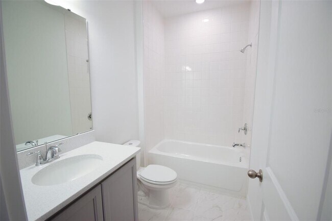 Building Photo - 2370 Lancashire St