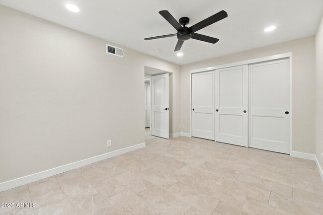 Building Photo - 10484 E Fanfol Ln