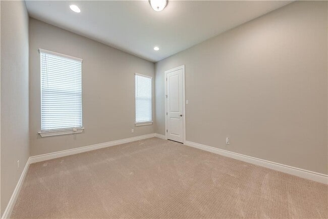 Building Photo - 705 Campino Dr