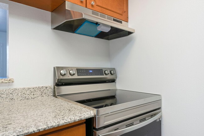 Building Photo - Chic 1-Bed Oasis with Pool & Walk-In Closets in Central San Antonio – $975/mo