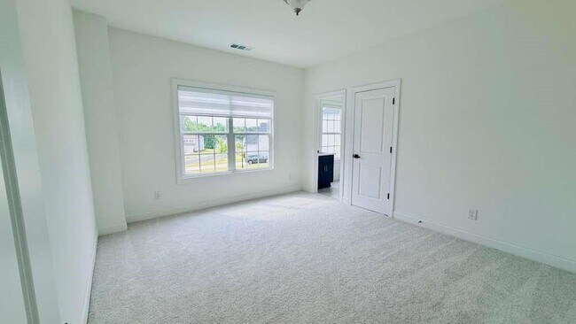 Building Photo - 2935 Ferncliff St
