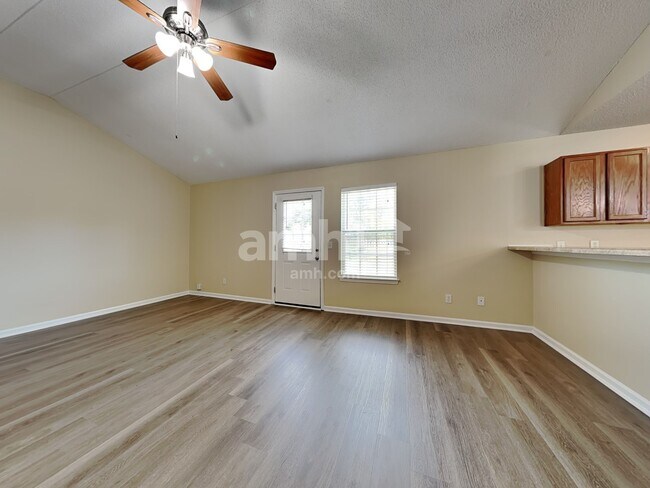 Building Photo - 7 Willow Lakes Dr