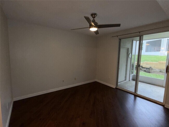 Building Photo - 550 Cranes Way