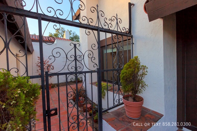 Building Photo - 732 Camino Santa Barbara