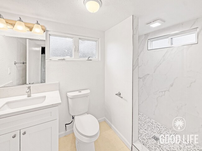 Building Photo - Charming 2BR/2BA home available in La Mesa with Large backyard!