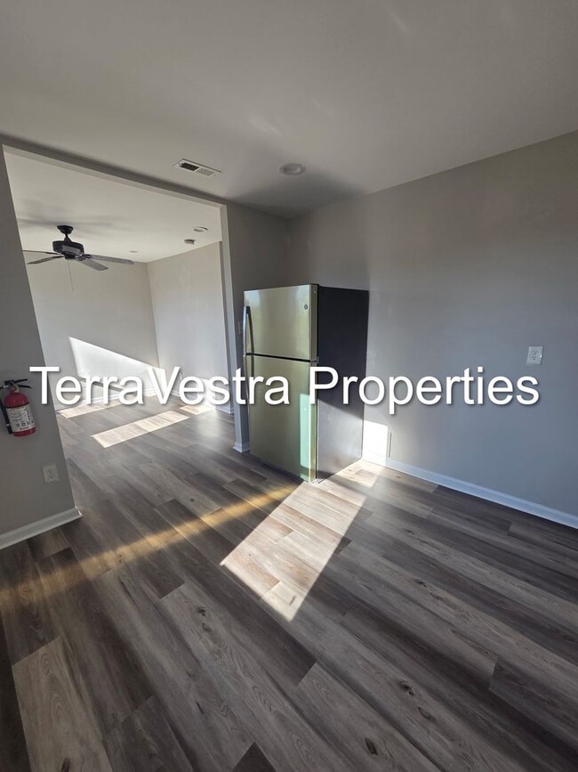 Building Photo - 711 N 3rd St