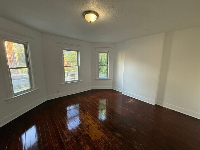 Building Photo - 122-124-124 Shultas Pl