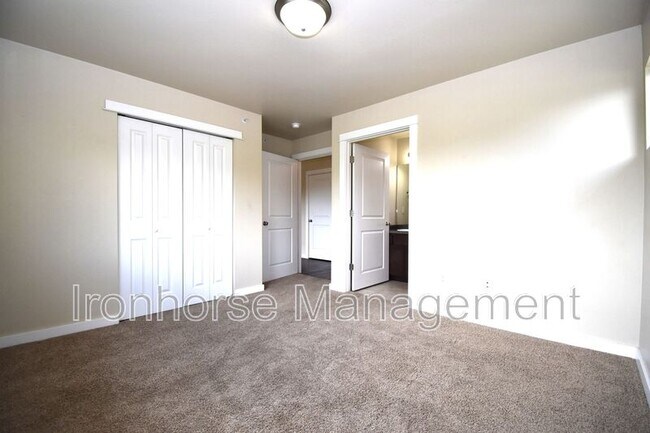 Building Photo - 2226 Baxter Ln