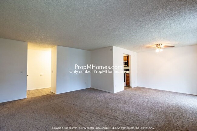 Building Photo - Charming Two-Bedroom Duplex in Aloha—Your ...