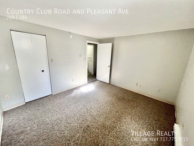 Building Photo - Roomy, remodeled 2-bed w/ on-site laundry ...