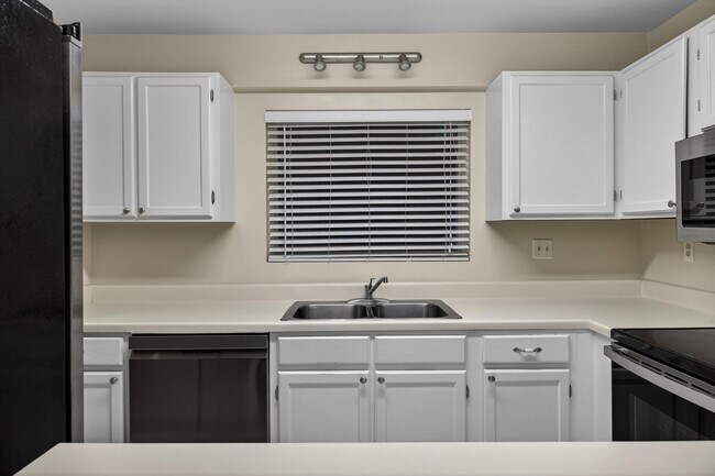 Building Photo - 147 Deer Creek Blvd