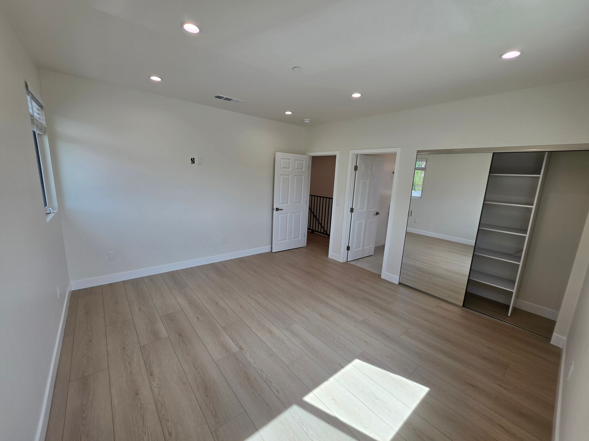 Building Photo - 15533 Tupper St