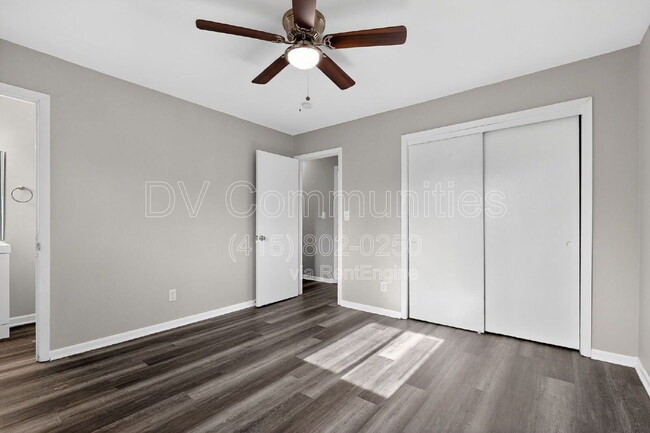 Building Photo - 4835 Almont Dr