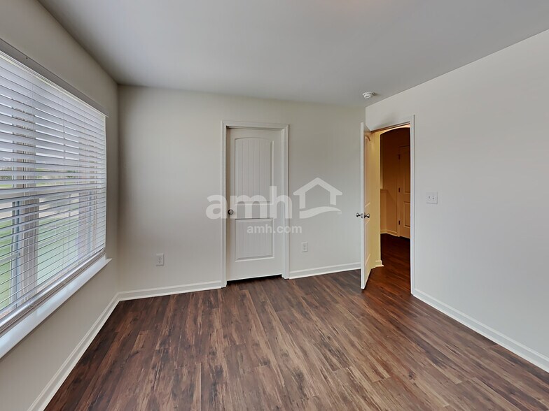 Building Photo - 731 Hot Springs Trail