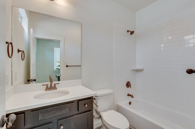 Building Photo - *MOVE IN SUMMER 2026* $6875/$1375 per bed average 5 bed 5.5 Bath Walk to TCU