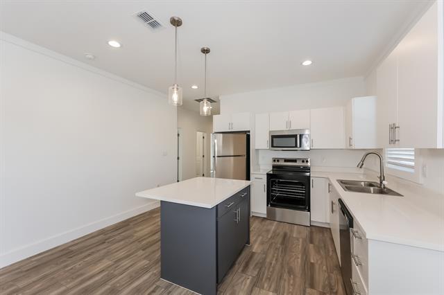 Building Photo - 1601 Daniel Dr