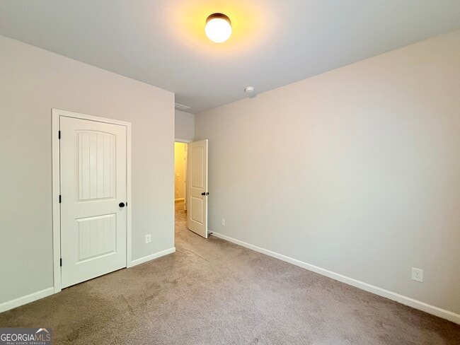 Building Photo - 591 Oakside Pl