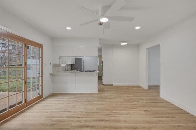 Building Photo - 1705 Elmhurst Dr