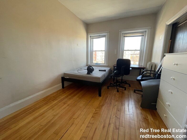 Building Photo - 1284 Commonwealth Ave