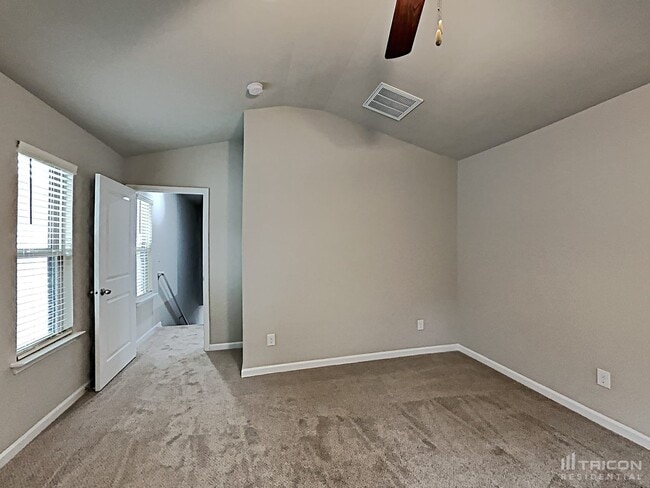 Building Photo - 139 Spring Knoll Dr