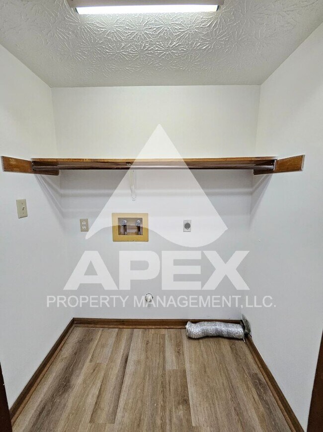 Building Photo - Cute 2 Bd - 1 Ba Single Family Brick Home ...
