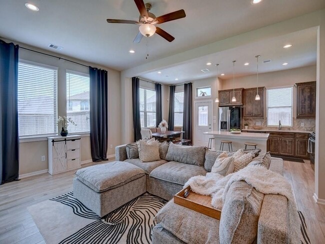 Building Photo - 2543 Manor Valley Ct