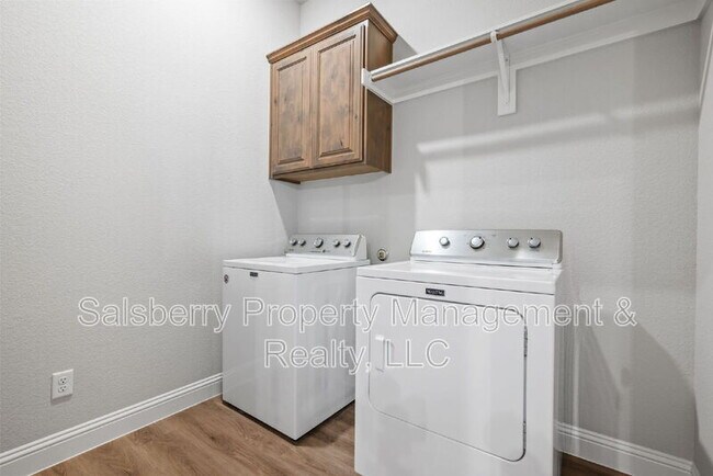 Building Photo - 1636 Town Creek Cir