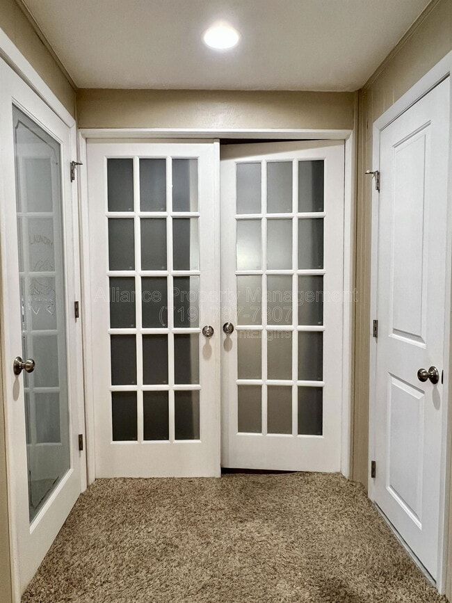 Building Photo - 401 Cheyenne Blvd