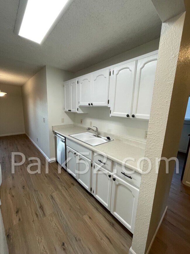 Building Photo - Fircrest Area 3 Bedroom Apartment