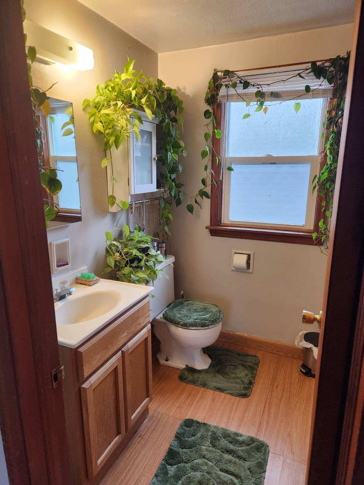 Comfortably sized Bathroom - 1206 S 73rd St