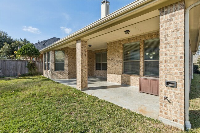 Building Photo - 11 Vershire Cir