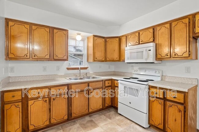 Building Photo - 1010 Quash St