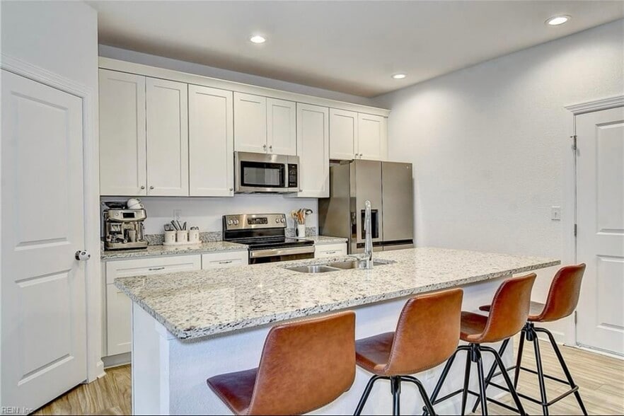 Building Photo - 1243 Jadens Way