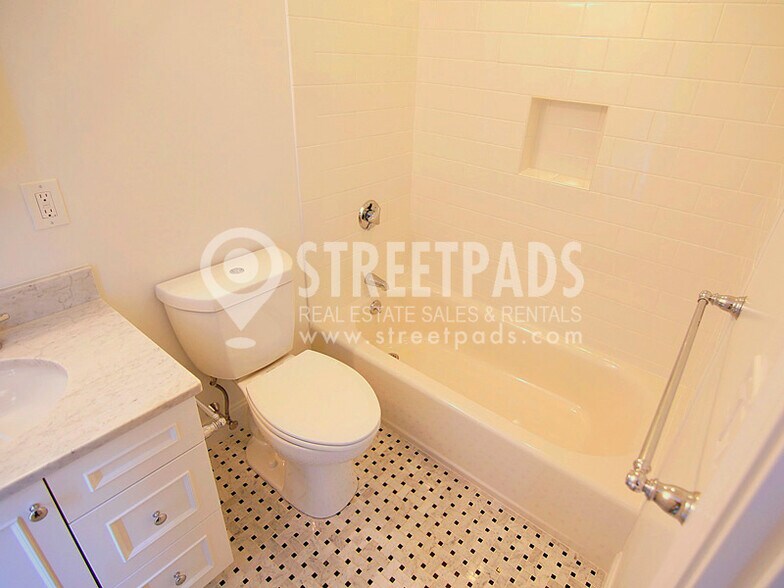 Building Photo - 15 Langdon St