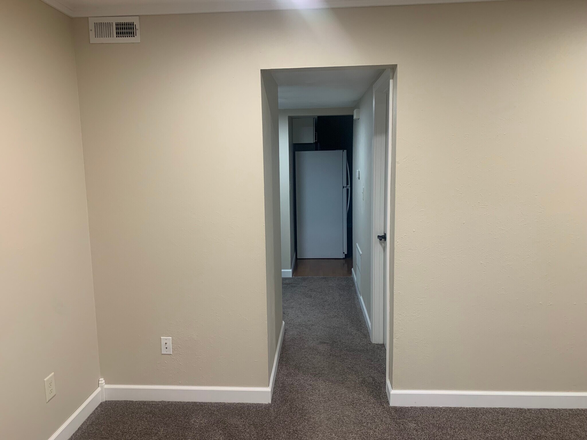 Hallway - 433 Mason St