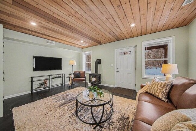 Building Photo - 5990 Plymouth Rd