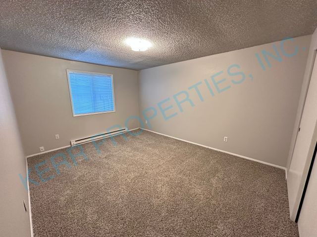 Building Photo - Charming 2-Bed Retreat with 875 Sq Ft of Comfort in Troutdale!