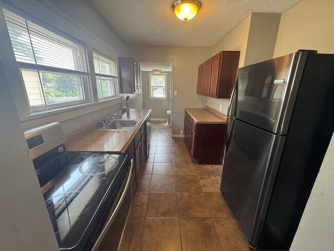Building Photo - 3 Bedroom and 1 Bath Home With Recent Updates