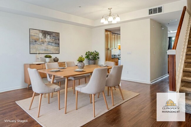 Building Photo - 3 Bedroom Townhouse with Bonus Loft/Office