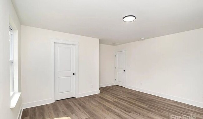 Building Photo - Charming BRAND NEW 3BR/2BA For Rent in Cha...