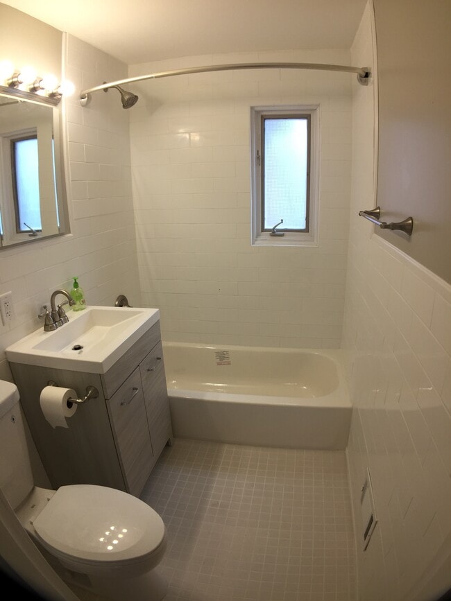 Building Photo - 66 Wiltshire Boulevard