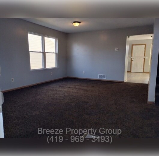 Primary Photo - 205 W Chalmers Ave